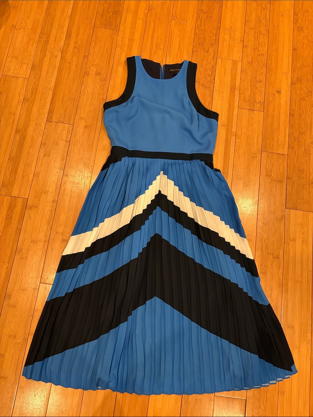 Banana Republic Blue Sleeveless Pleated Chevron Dress with Black & White Accents